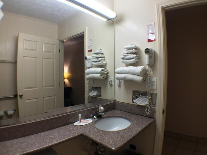 Bathroom 3, Super 8 By Wyndham Syracuse East, Onondaga