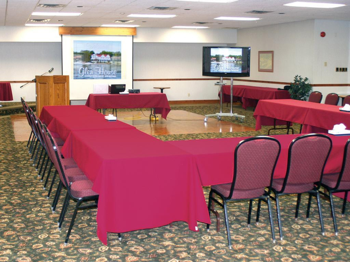 Public Area 3, Glen House Resort, Lake Ontario