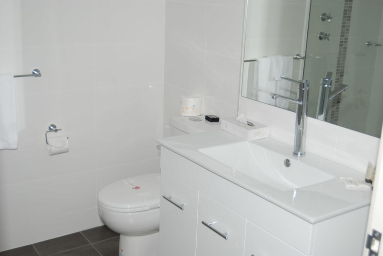 Bathroom 4, Red Carpet Motel Mount Gambier, Mount Gambier