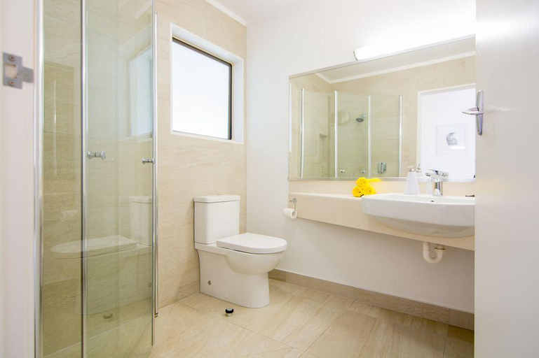 Bathroom 4, Abel Tasman Marahau Lodge, Tasman