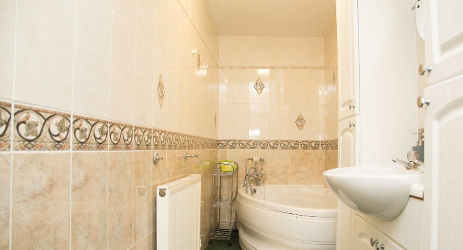 Bathroom 3, Ashfield Hotel, Kirklees