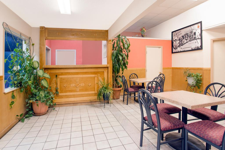 Public Area 3, Americas Best Value Inn Darien, McIntosh