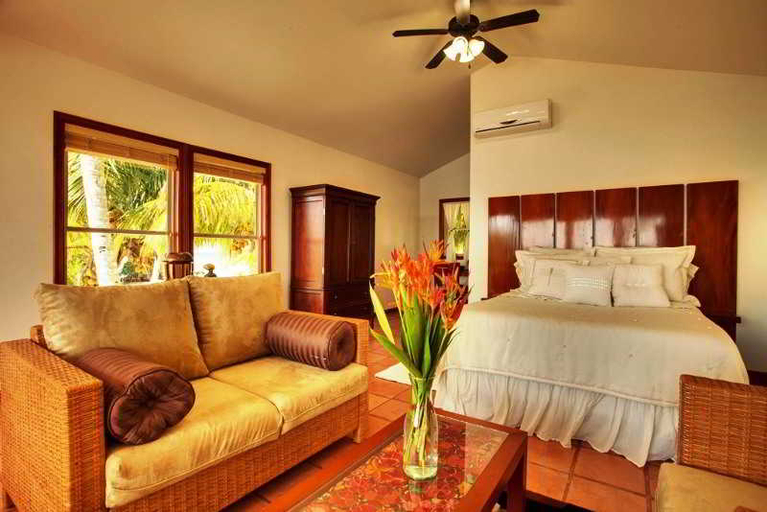 Public Area, Ray Caye Private Island Resort