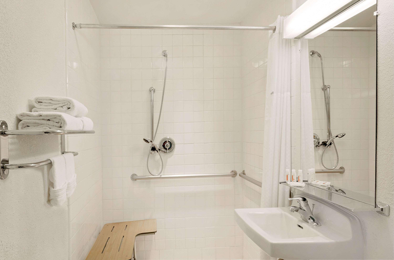 Bathroom 4, Motel 6 Las Vegas Strip, Clark