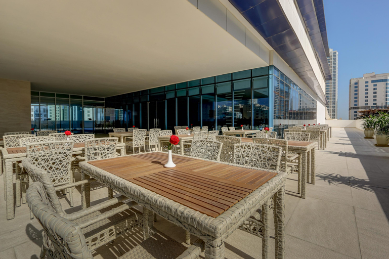 Exterior & Views 28