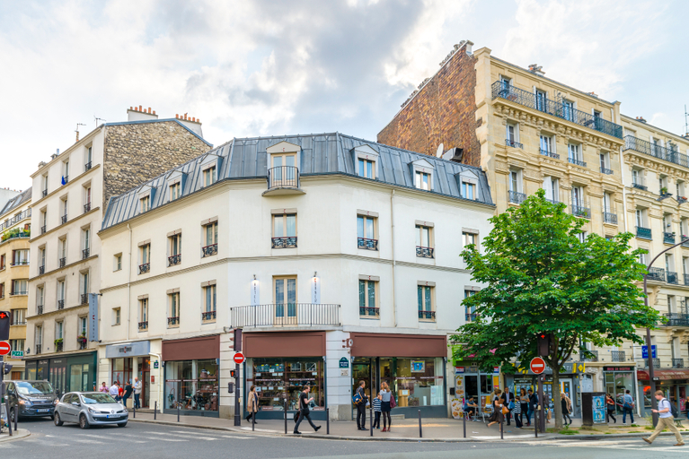 Exterior & Views