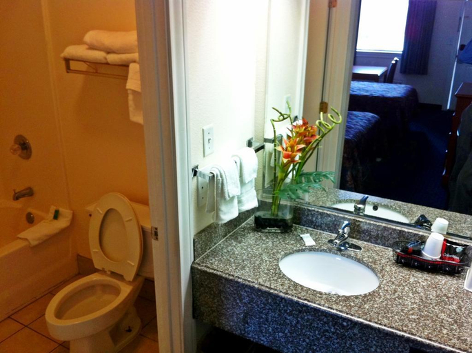 Bathroom 4, Beachcomber Inn, Galveston