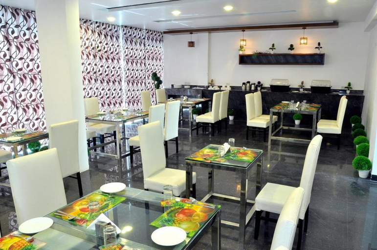 Food & Drinks 5, Hotel Elegance, Delhi