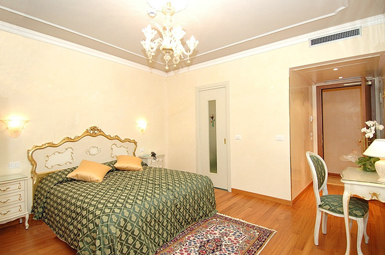Bedroom 3, Hotel San Luca, Venezia