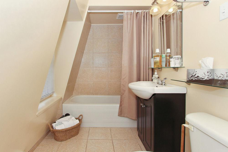 Bathroom 4, Abba Inn Downtown, Division No. 1