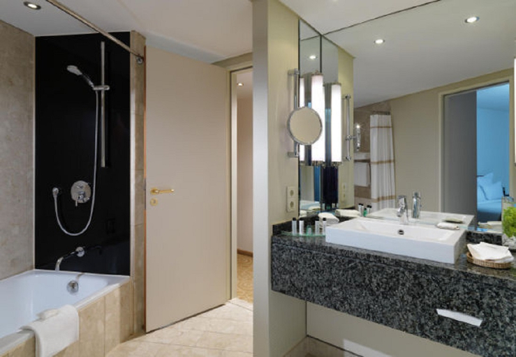 Bathroom 5, Hamburg Marriott Hotel, Hamburg