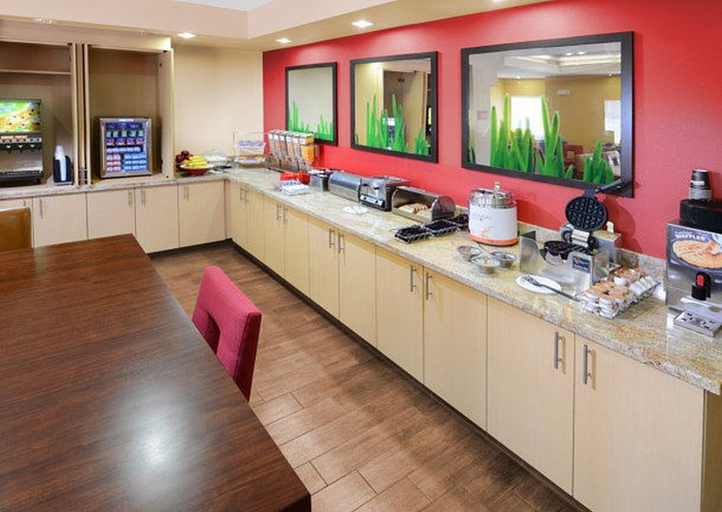 Food & Drinks 5, Towneplace Suites by Marriott Houston Westchase, Houston