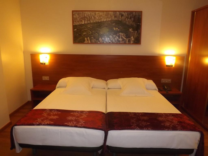 Bedroom 3, Hotel Reus Park, Tarragona