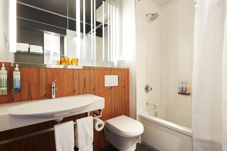 Bathroom 4, Hôtel Alt Montréal, Montréal