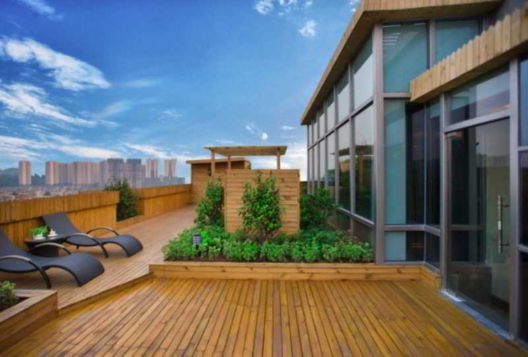 Exterior & Views