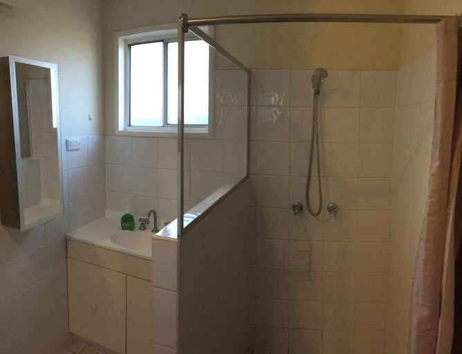 Bathroom 4, Bestbrook Mountain Resort, Warwick - East