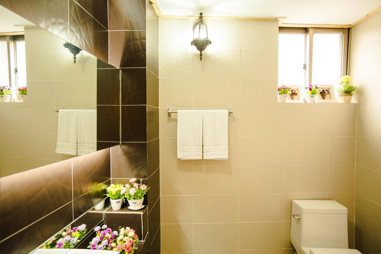 Bathroom 1, Mk Liberty House, Yongsan