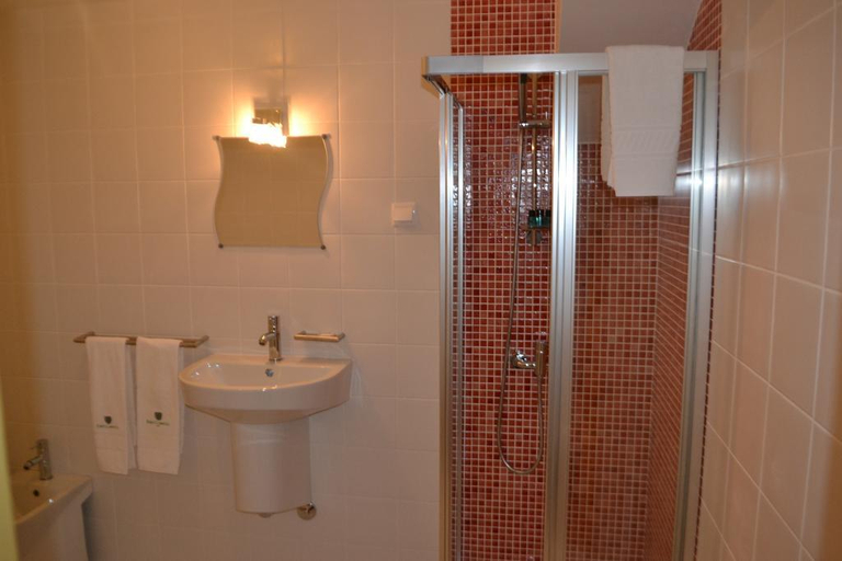 Bathroom 5, Comércio, Resende
