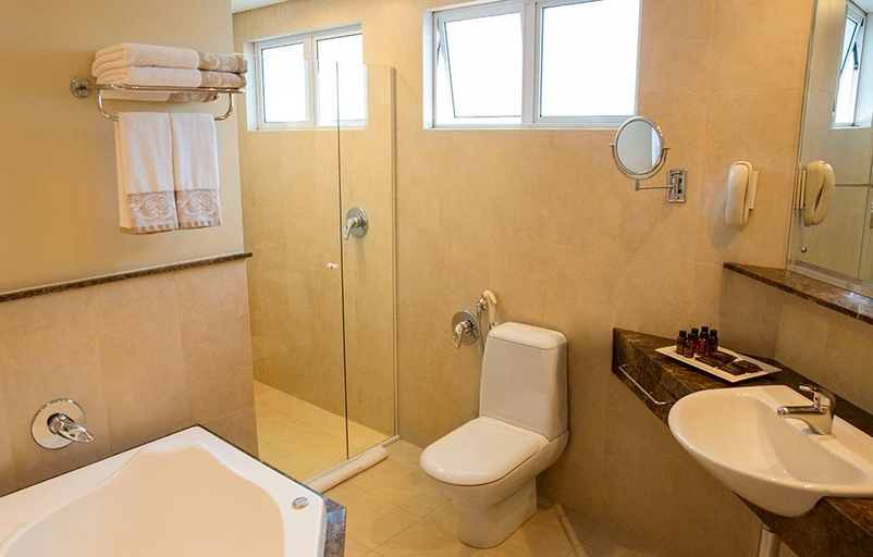 Bathroom 3, Kayros Hotel, Jaraguá do Sul