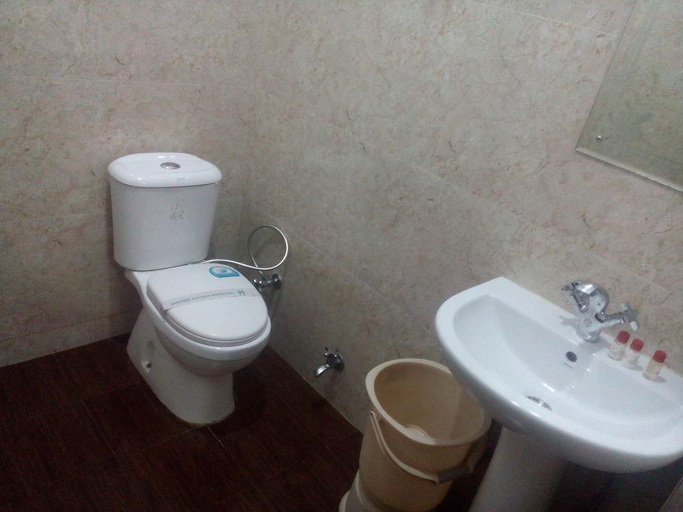 Bathroom 4, Hotel Krishna Ji, Hardwar