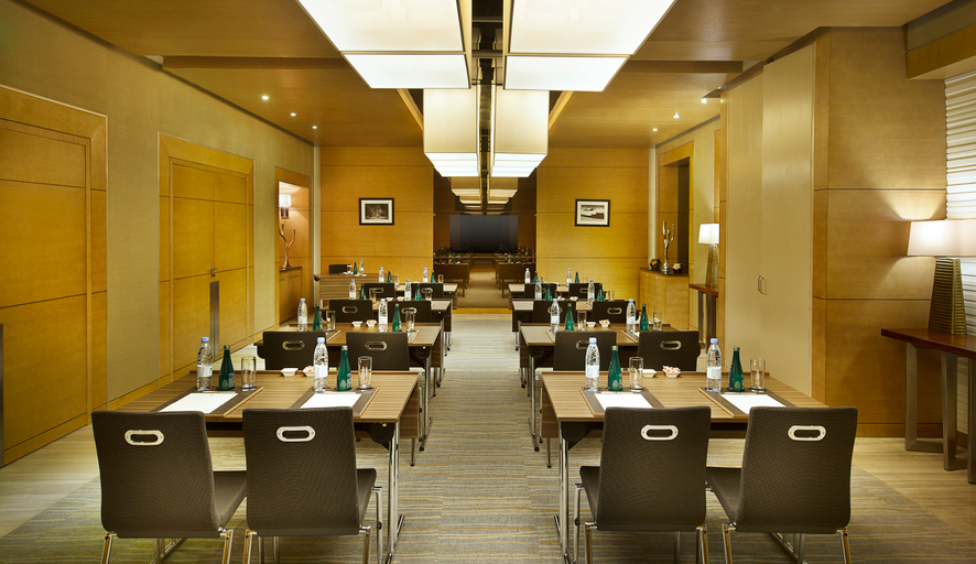 Food & Drinks 5, DoubleTree by Hilton Riyadh - Al Muroj Business Ga, Riyadh