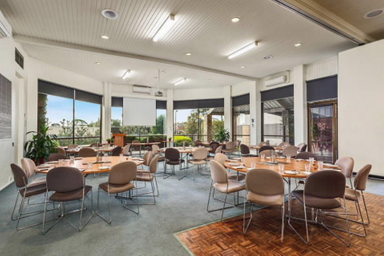 Food & Drinks 5, Knox International Hotel & Apartments, Knox - North-West