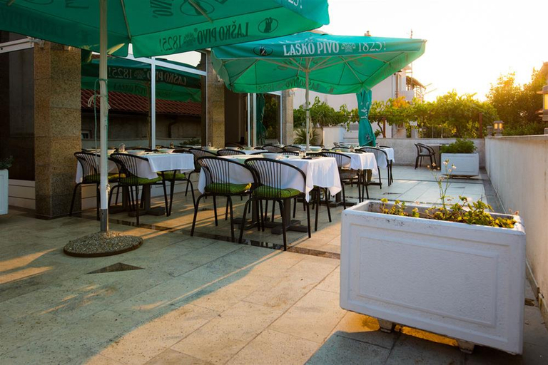 Food & Drinks 5, Downtown Private Rooms Mandic, Supetar