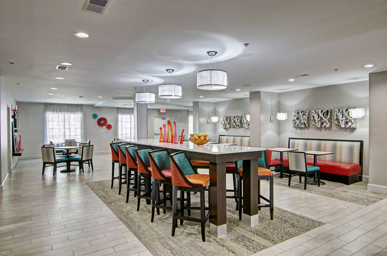 Food & Drinks 5, Hampton Inn Salem, Roanoke