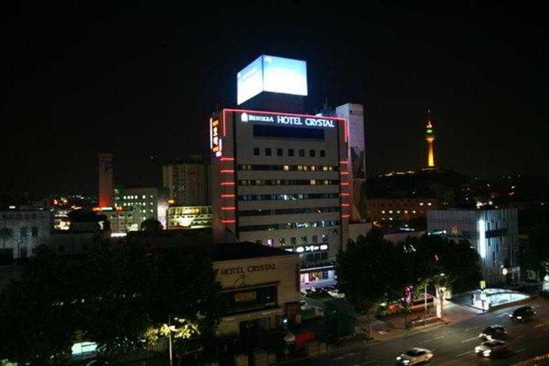 Crystal Hotel, Buk
