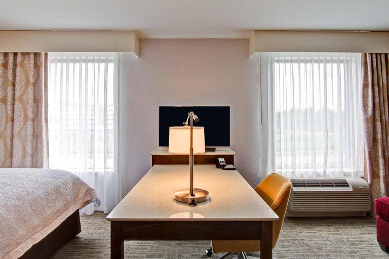 Exterior & Views 2, Hampton Inn & Suites Detroit/Troy, Oakland