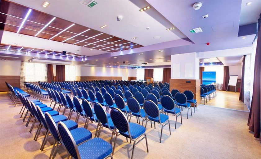 Business Facilities 5, Plaza Omis, Omiš