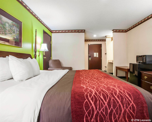 Bedroom 1, Quality Inn Arcola, Douglas