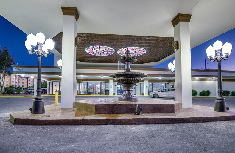 Public Area 2, Clarion Hotel & Suites, Jefferson
