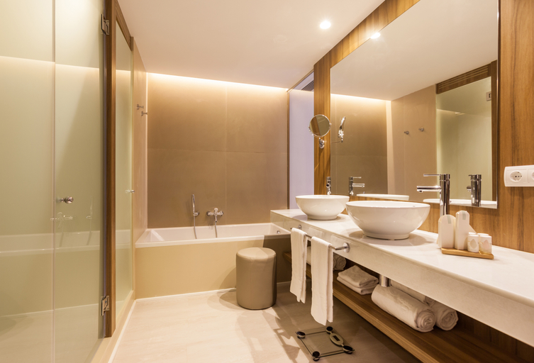 Bathroom 5, Zafiro Palace Alcudia, Baleares