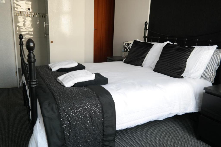 Bedroom 3, Shananagens Guesthouse, Blackpool