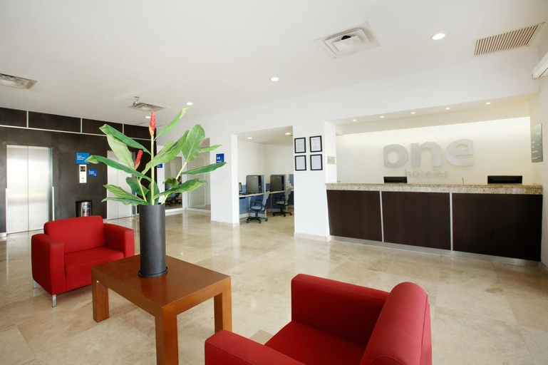 Public Area, One Monclova, Monclova