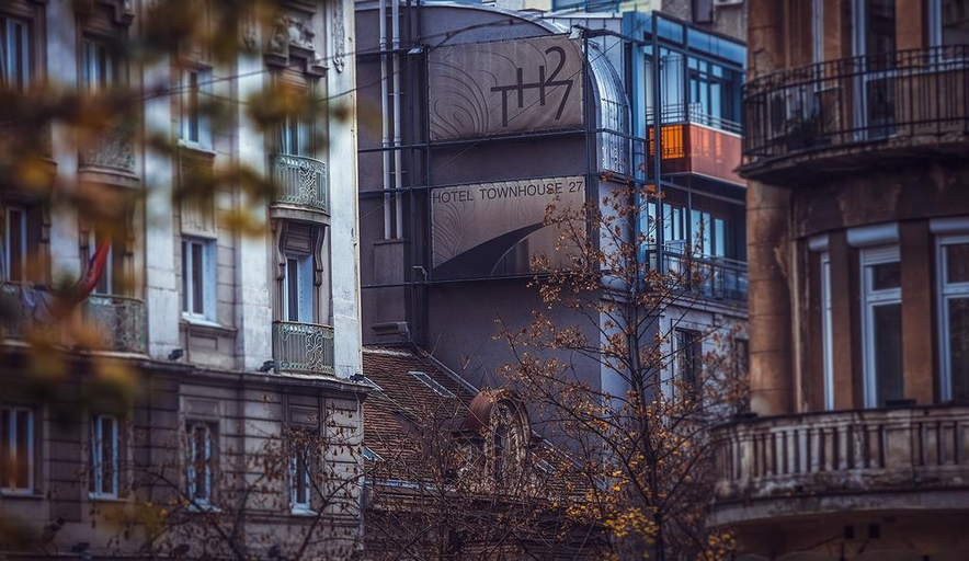 Exterior & Views