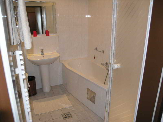 Bathroom 4, Admiral, Wien