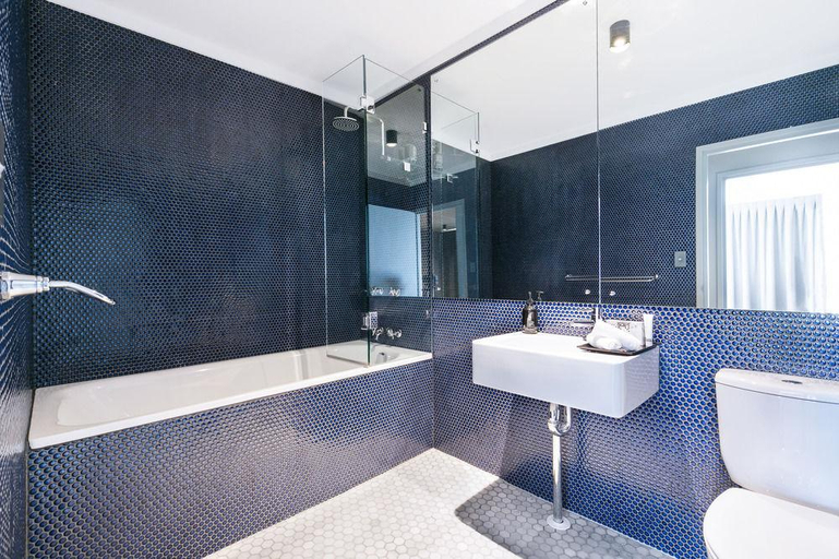 Bathroom 4, The Urban Newtown, Sydney