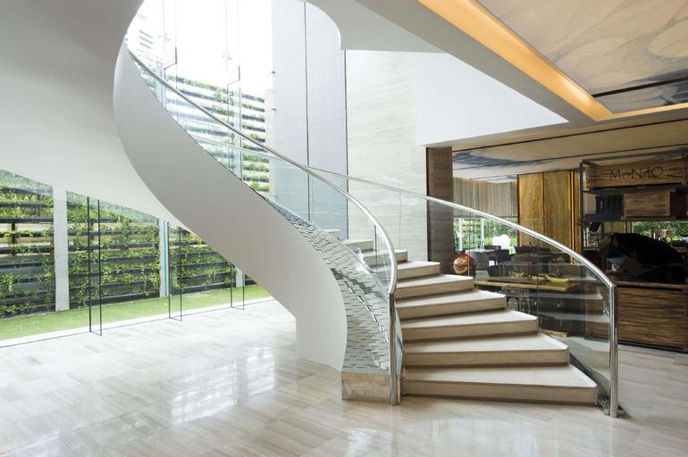 Hilton Sukhumvit Bangkok, Khlong Toey