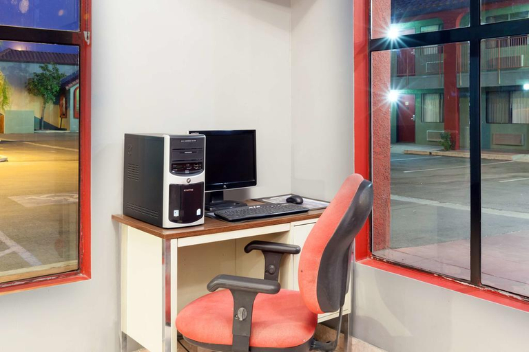 Public Area 2, Americas Best Value Inn & Suites Bakersfield Centr, Kern