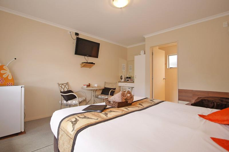 Bedroom 2, Big Five Motel, Palmerston North