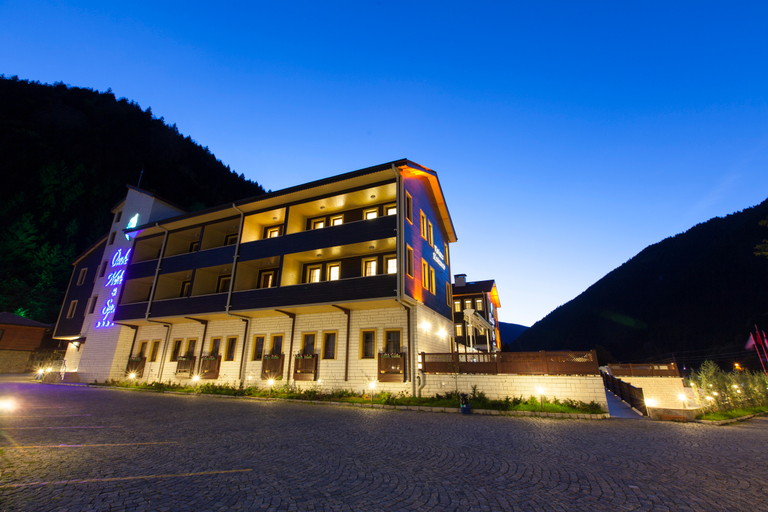 Exterior & Views