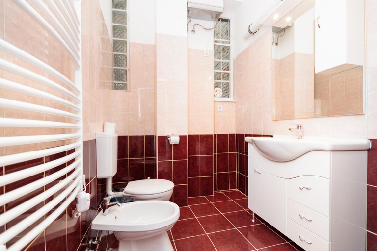 Bathroom 5, Opera Garden Apartments, Budapesti