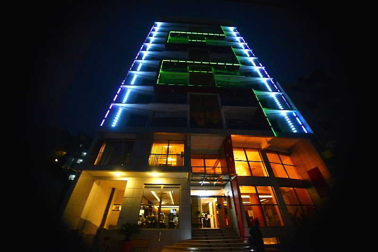 Exterior & Views