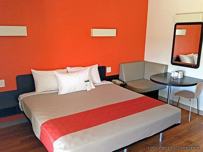 Bedroom, Super Inn Tucson, Pima