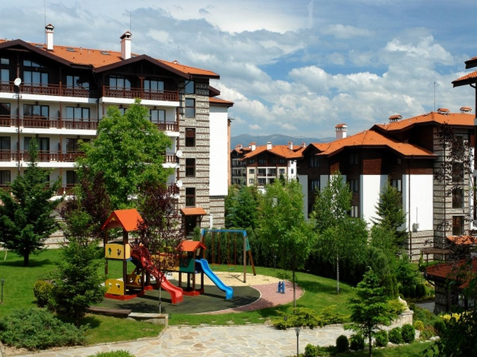 Exterior & Views
