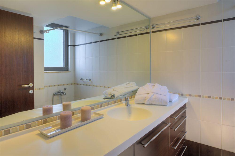Bathroom 5, Villa Marini, Attica