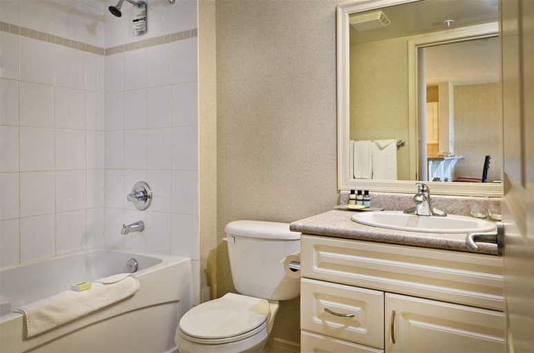 Bathroom, Sandman Suites Surrey - Guilford, Greater Vancouver