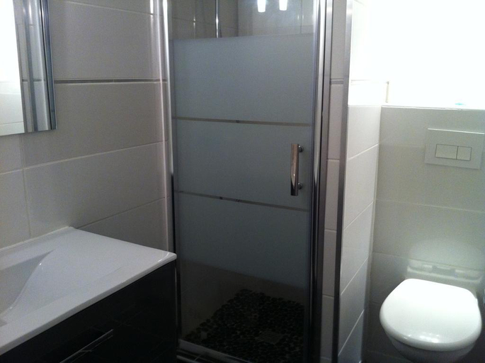 Bathroom 3, L Eau Des Collines, Bouches-du-Rhône